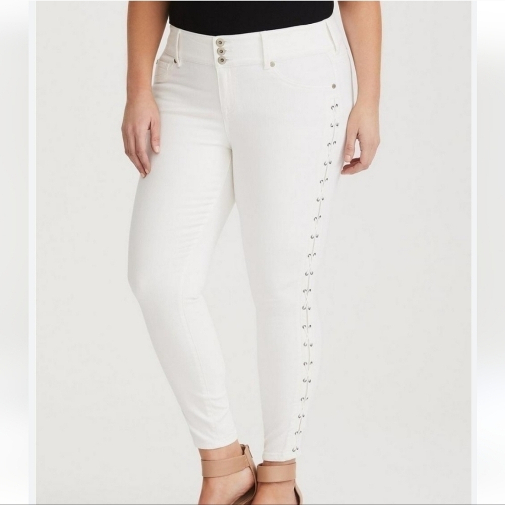 NWOT TORRID 18R Lace Up Jeggings